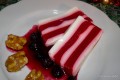 Himbeer-Joghurt-Terrine mit Heidelbeersauce
