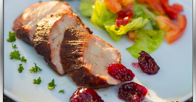 Schweinefilet mit Kakao-Rub und Kirschglasur