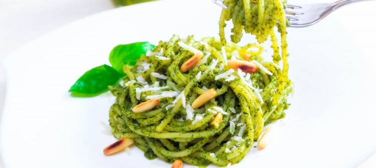 Spaghetti mit Basilikumpesto