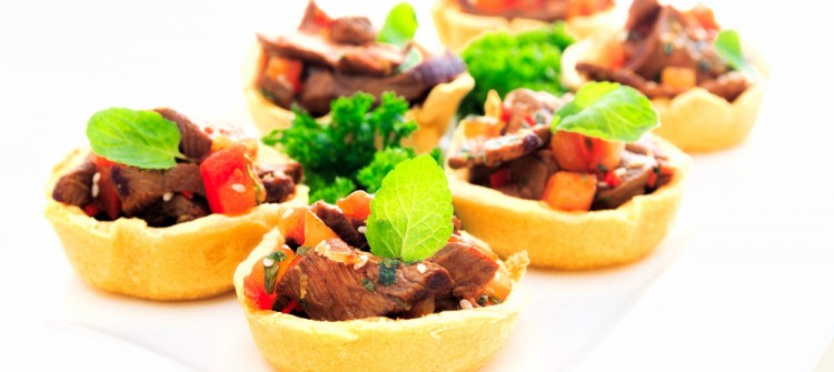Maistörtchen mit Rindfleisch-Salat