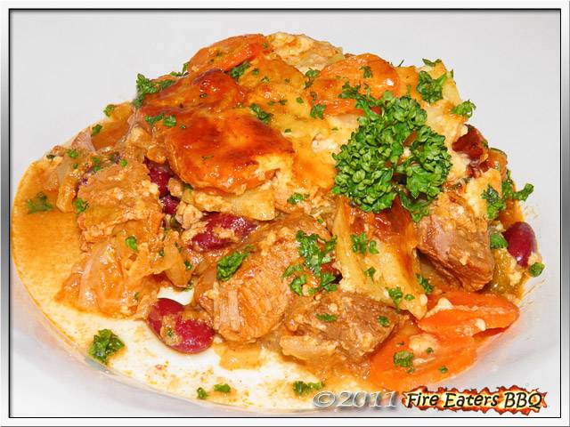 Gulasch mit Kartoffel-Möhren-Haube
